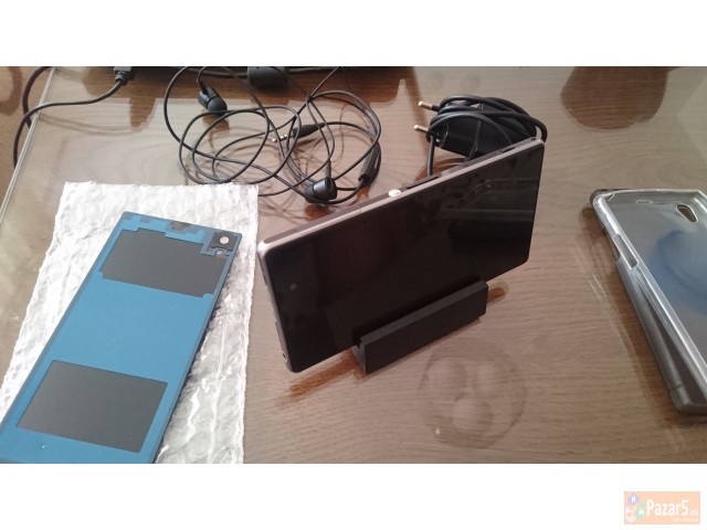 Prodavam Sony Xperia Z1 , Bez Grebka , Baterija De