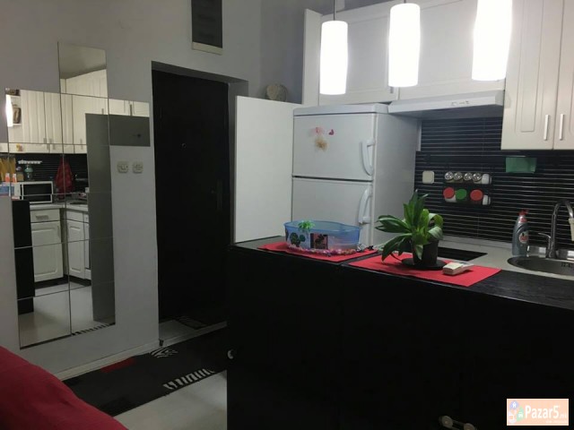 Реновиран трособен стан во Центар