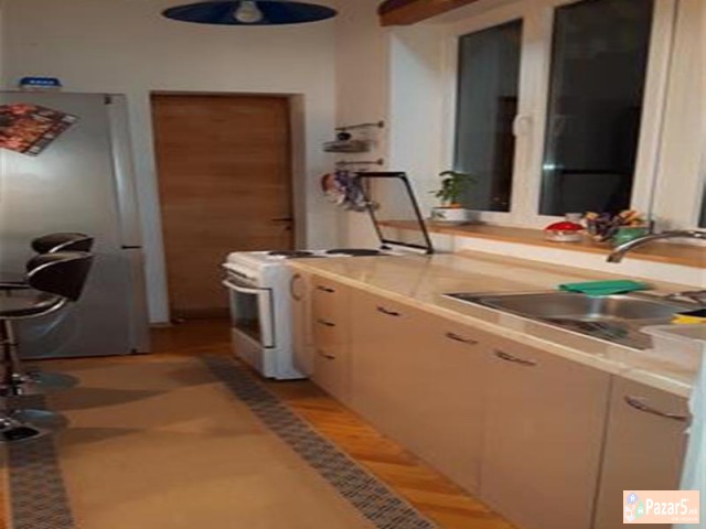 СЕ ИЗДАВА ТРОСОБЕН СТАН КАЈ НОВА ЖЕЛЕЗНИЧКА