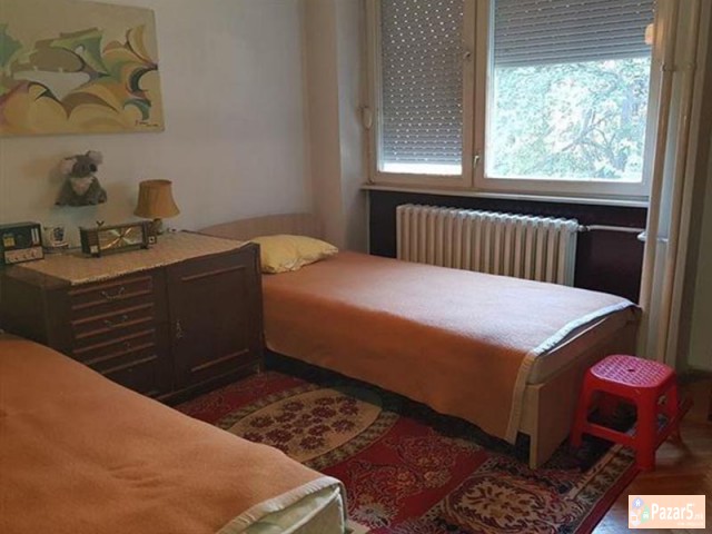 СЕ ИЗДАВА ТРОСОБЕН СТАН ВО ЦЕНТАР