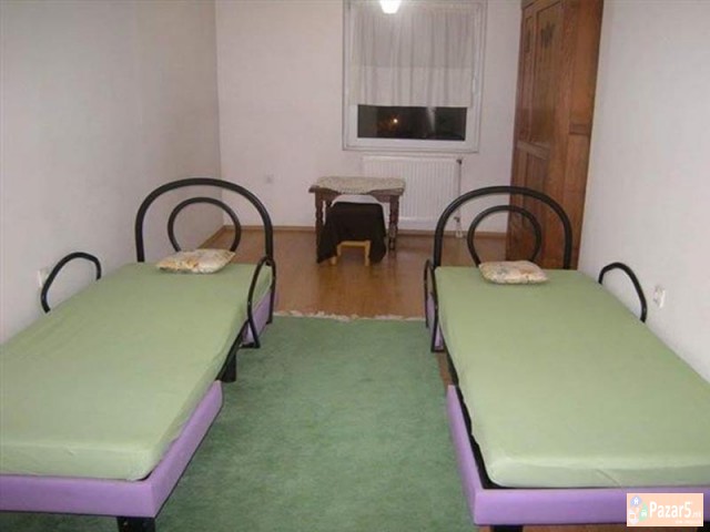 СЕ ИЗДАВА ТРОСОБЕН СТАН ВО КИСЕЛА ВОДА