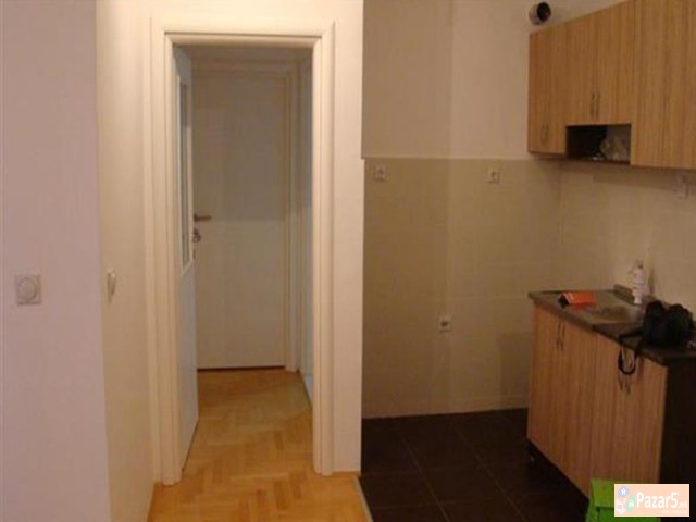 СЕ ИЗДАВА ПРАЗЕН ТРОСОБЕН СТАН ВО АЕРОДРОМ