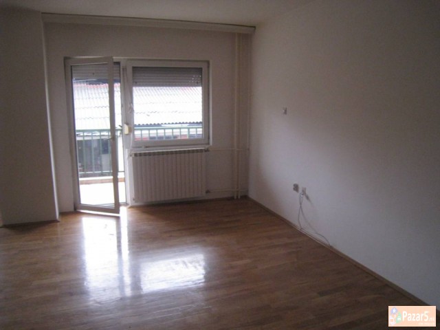 Се продава трособен стан во Кисела Вода