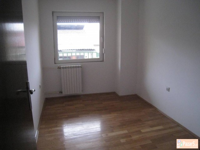 Се продава трособен стан во Кисела Вода