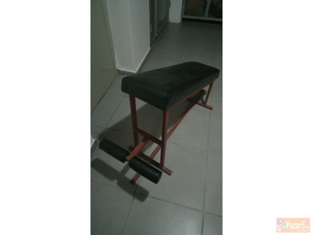 Клупа за стомачни