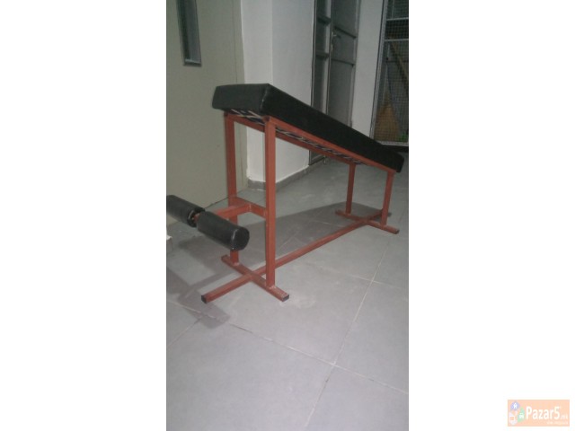 Клупа за стомачни