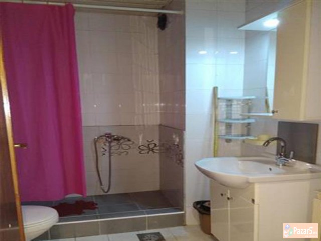 СЕ ИЗДАВА ДВОСОБЕН СТАН КАЈ НОВА ЖЕЛЕЗНИЧКА