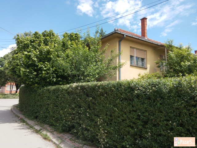 Продавам куќа во бутел 1