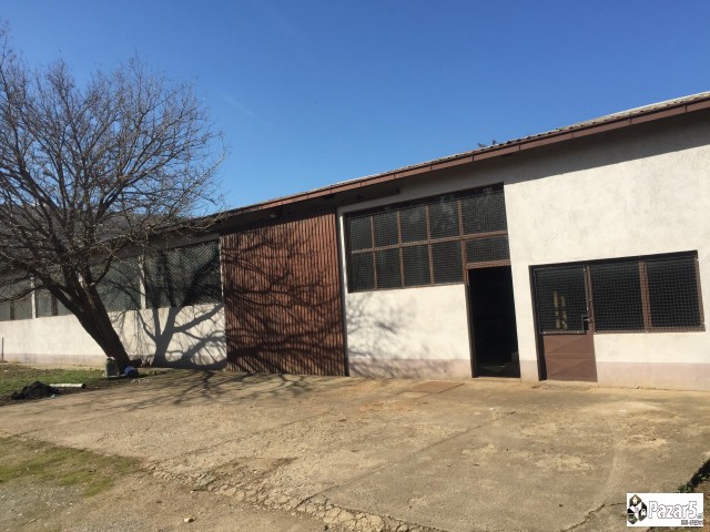 Se Prodava Hala Na Odlichna Lokacija!