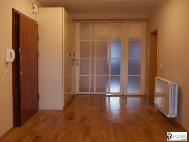 СЕ ПРОДАВА 4-СОБЕН СТАН ВО ЦЕНТАР