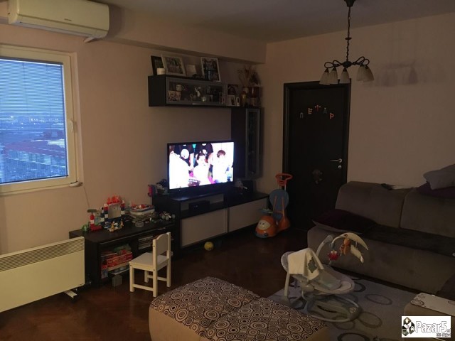 Се продава трособен стан во Аеродром