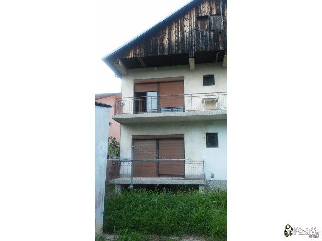 ПРОДАВАМ КУЌА!