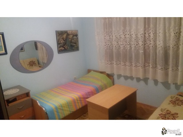 Издавам спрат од куќа