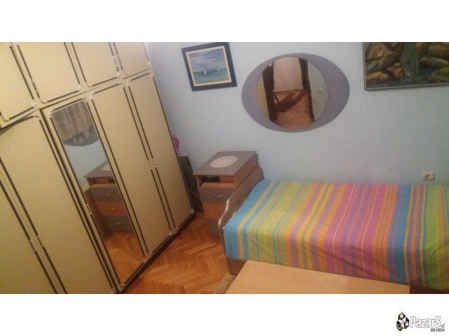 Издавам спрат од куќа