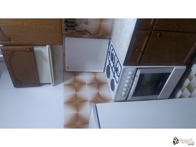 Издавам спрат од куќа