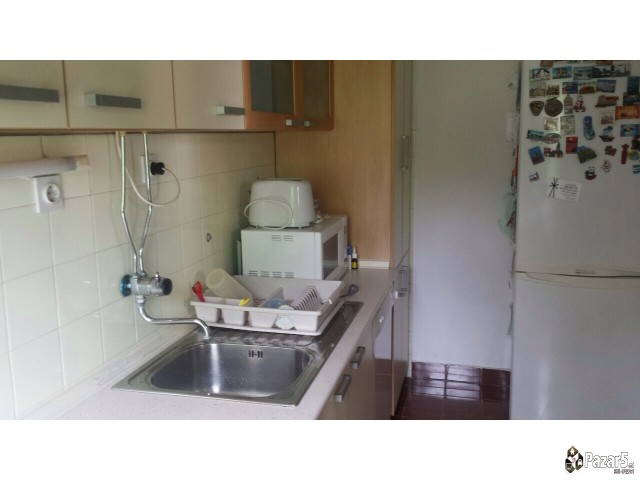 се изнајмува целосно наместен стан