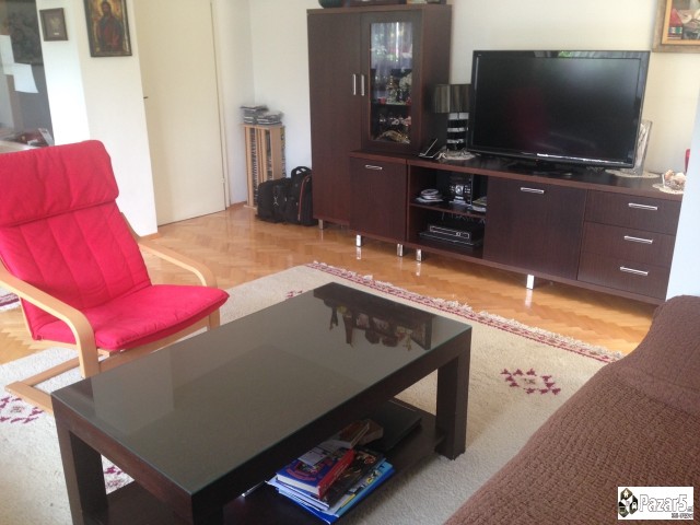 се изнајмува целосно наместен стан