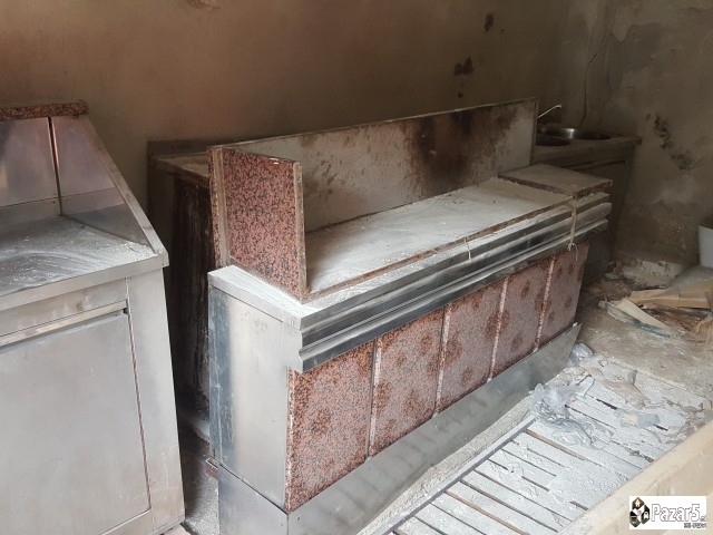 Итно продавам шанк со разладна витрина