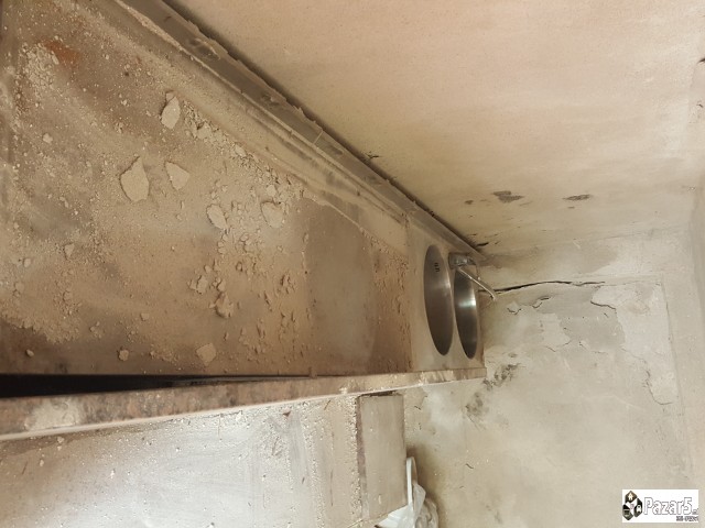 Итно продавам шанк со разладна витрина