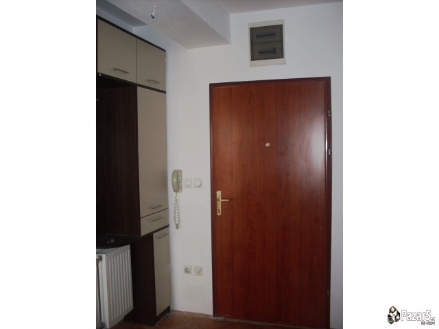 Се издава стан во Ценар