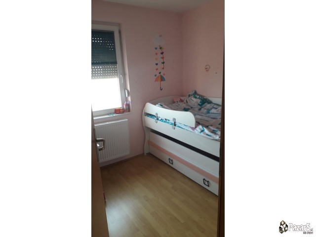 СЕ ПРОДАВА ТРОСОБЕН СТАН ВО К. ВОДА