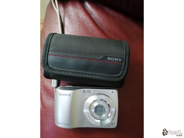 Продавам дигитален фотоапарат Sony