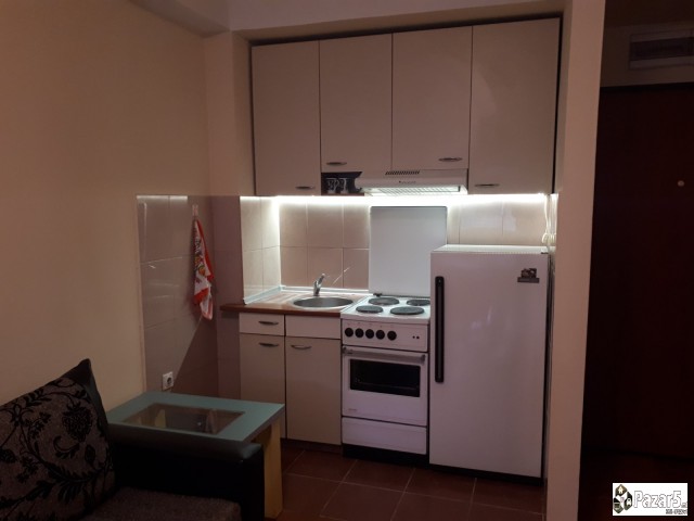 Издавам наместен стан во Центар