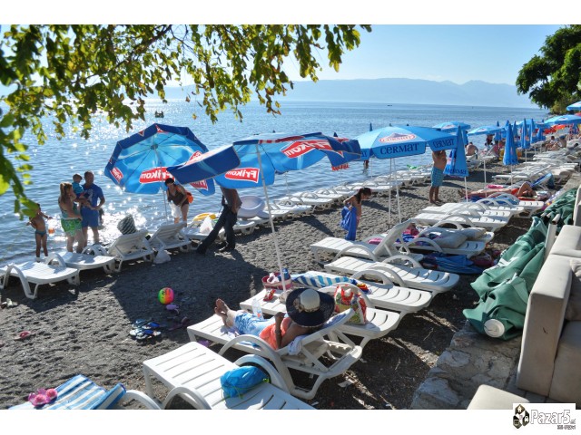 Барам шанкери и келнери за работа на Плажа Немо во