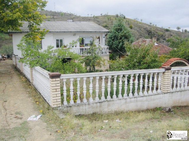 Se prodava golema kuka