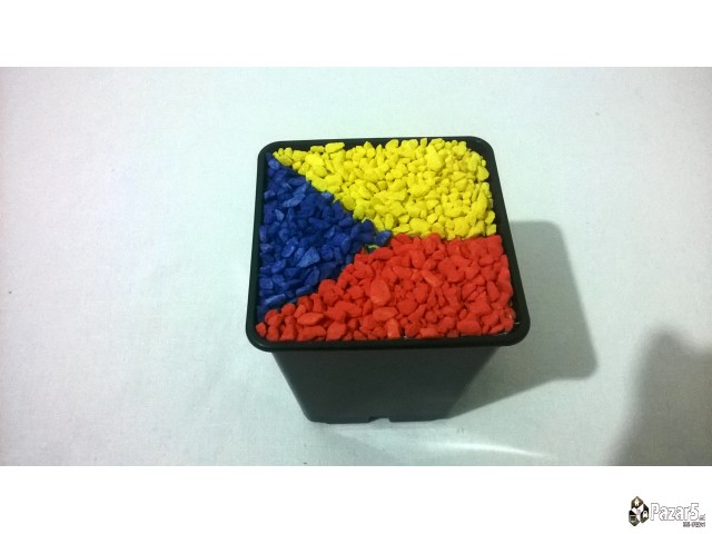 Dekorativni Kamcinja Vo Boja Za Rastenija