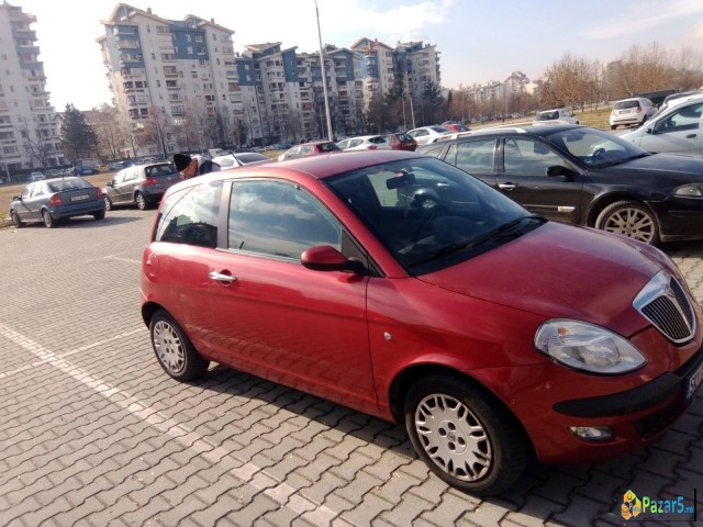 Се продава Lancia Ypsilon