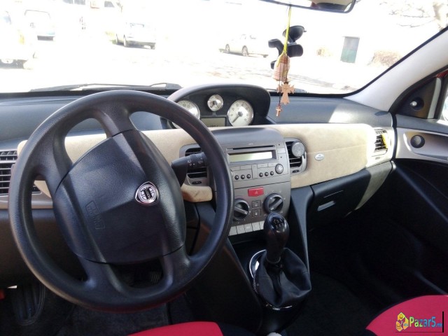Се продава Lancia Ypsilon