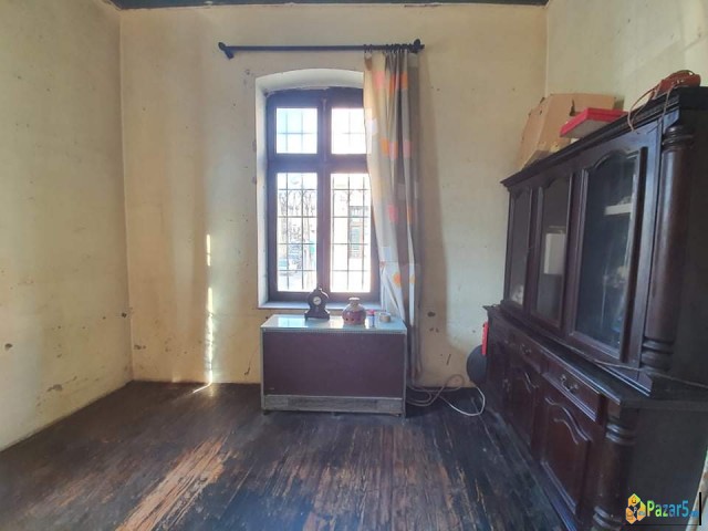 ЕКСКЛУЗИВНО!  Се издава куќа во строгиот центар на