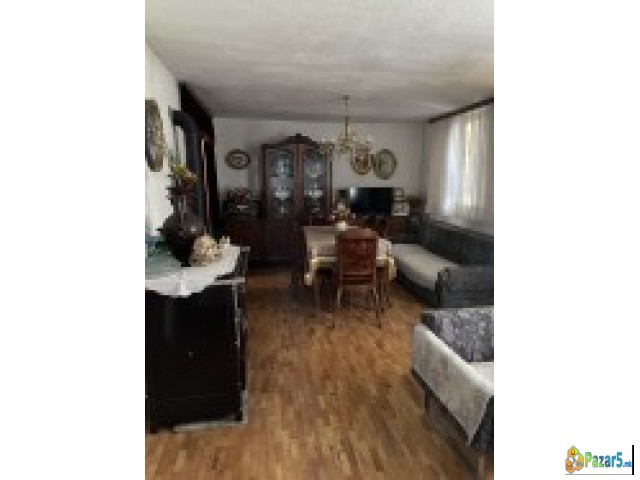 Викендица на радовишка Плачковица