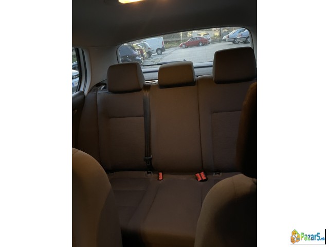 Се продава Голф 5 1.6 бензин