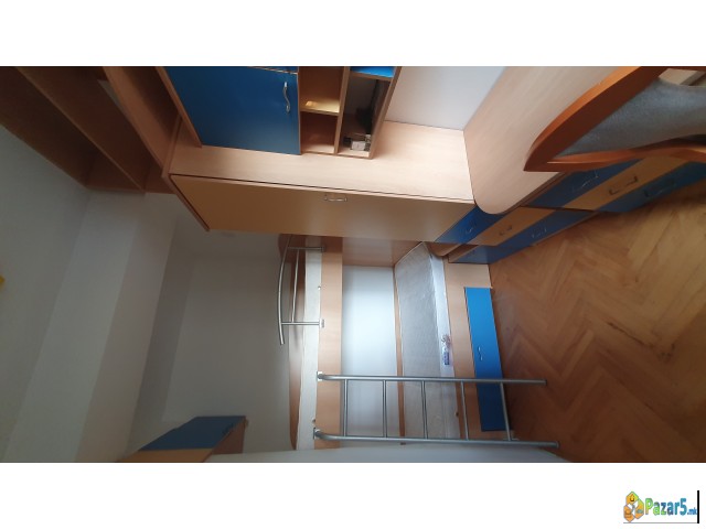 Издавам наместен 2,5 собен стан во РЦ Аеродром