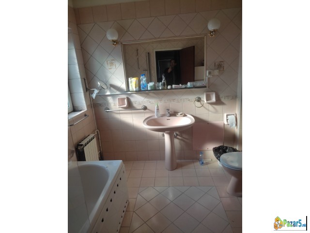 Издавам прекрасна куќа на Водно на одлична локациј