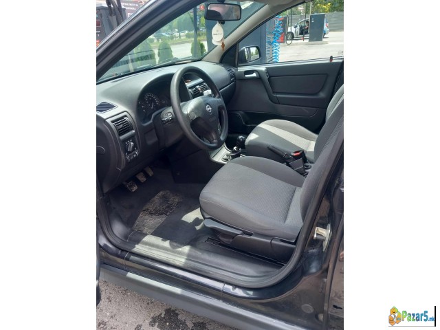 Продавам Опел Астра