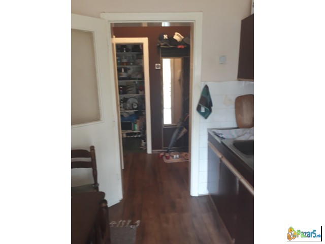 Стан во центар