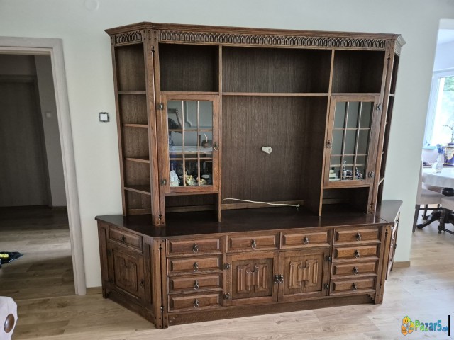 Дрвена комода