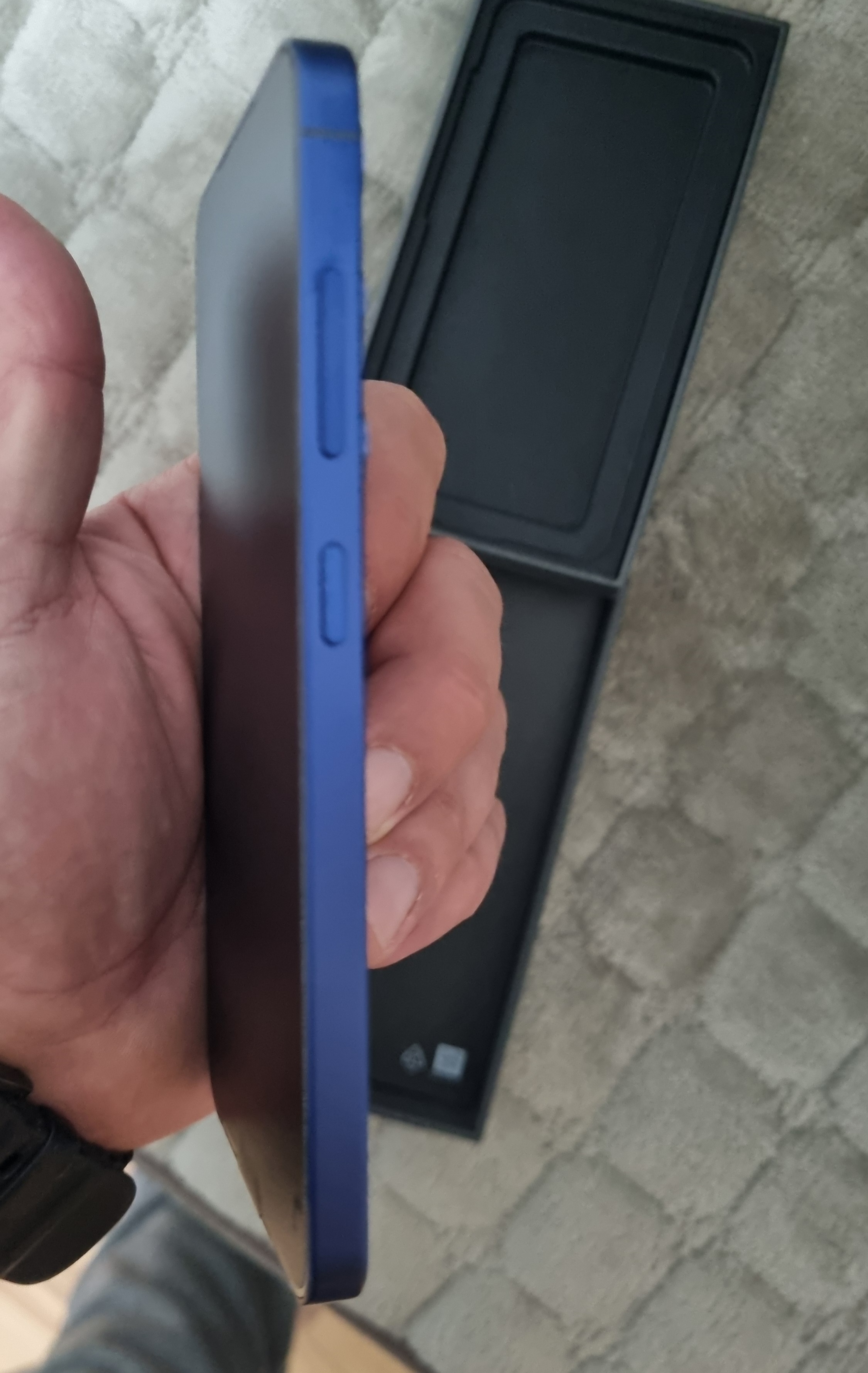 Prodavam Nov Samsung Galaxy S25 5g 12/256