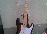 Elektriçna Gitara Se Prodava