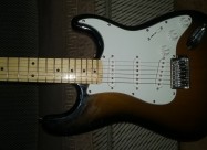 Elektriçna Gitara Se Prodava