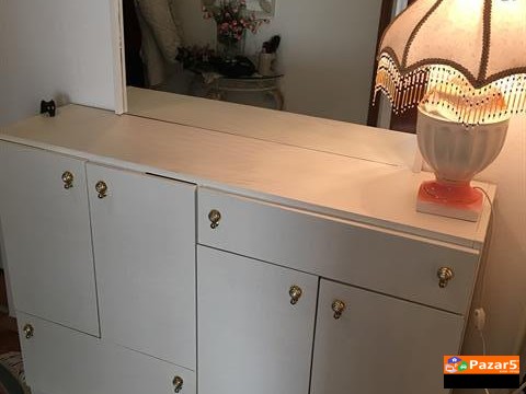 Bela komoda za predsobje-plakar