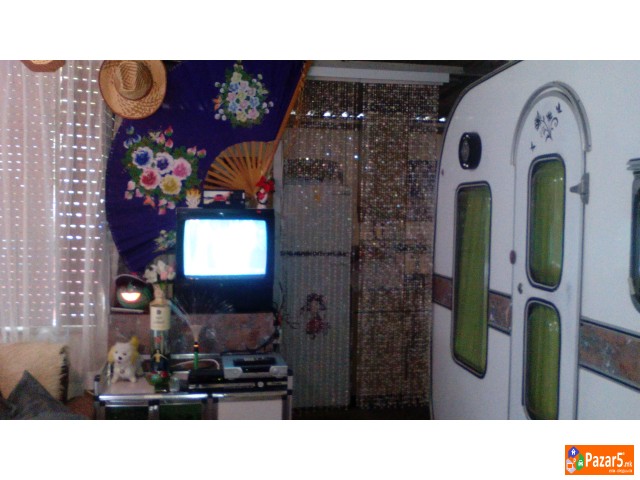 Камп приколка во Авто Камп \