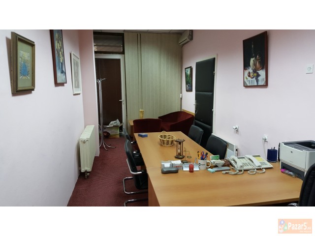 издавам деловен простор