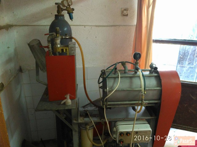 Prodavam masina za soda voda i sokovi