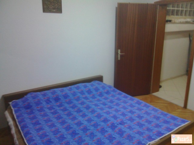 Se Izdava Sprat Od Kuka