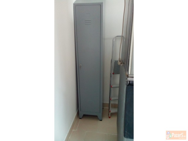 metalno ormarce- garderober