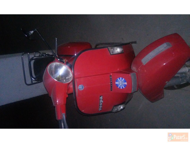 kupvam skrshena  vespa 125 ili 150 kako na slikava